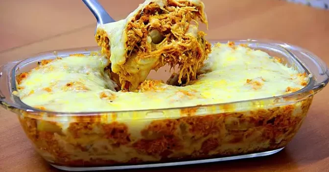 Receitas Fáceis: Batata Gratinada com Frango Desfiado e Queijo Faça Para a Janta