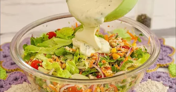 Receitas Fáceis: Salada Cremosa Simples e Completa com Molho Leve e Refrescante