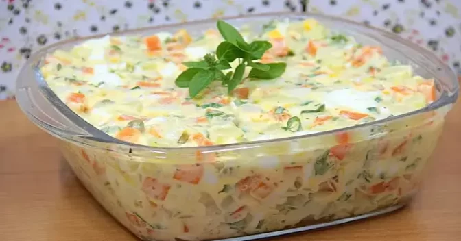 Receitas Fáceis: Salada de Maionese Caseira, Prática e Saborosa para o Seu Almoço