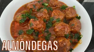 Almôndegas de Carne Moída Simples ao Molho Fácil de Fazer