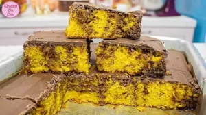 Bolo de Cenoura Incrível: Molhadinho com Calda e Cobertura Crocante de Chocolate