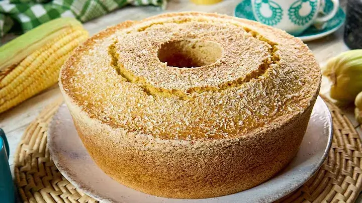 O Bolo de Milho Verde é uma receita tradicional e deliciosa, muito popular em Minas...