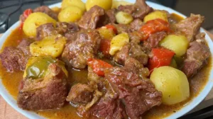 Carne Seca com Batatas na Pressão, Perfeito Para o Almoço ou Janta