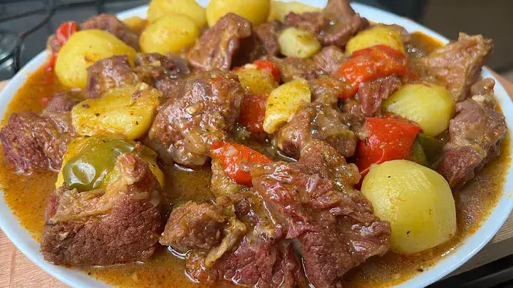Carne Seca com Batatas na Pressão, Perfeito Para o Almoço ou Janta