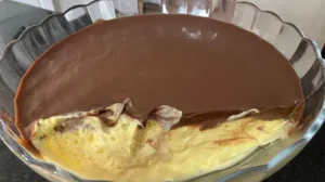 Mousse de Maracujá com Calda de Chocolate Sobremesa Perfeita