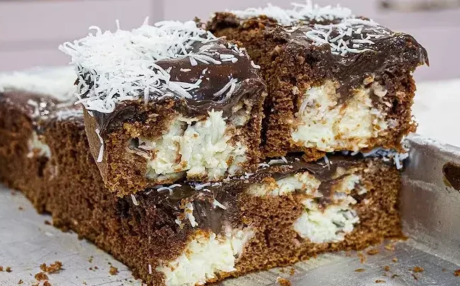 Bolo Bomba de Coco e Chocolate: Receita Fácil e Recheada que Vai Te Surpreender
