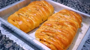Pão Recheado com Frango Cremoso: Uma Delícia Feita em Casa Veja