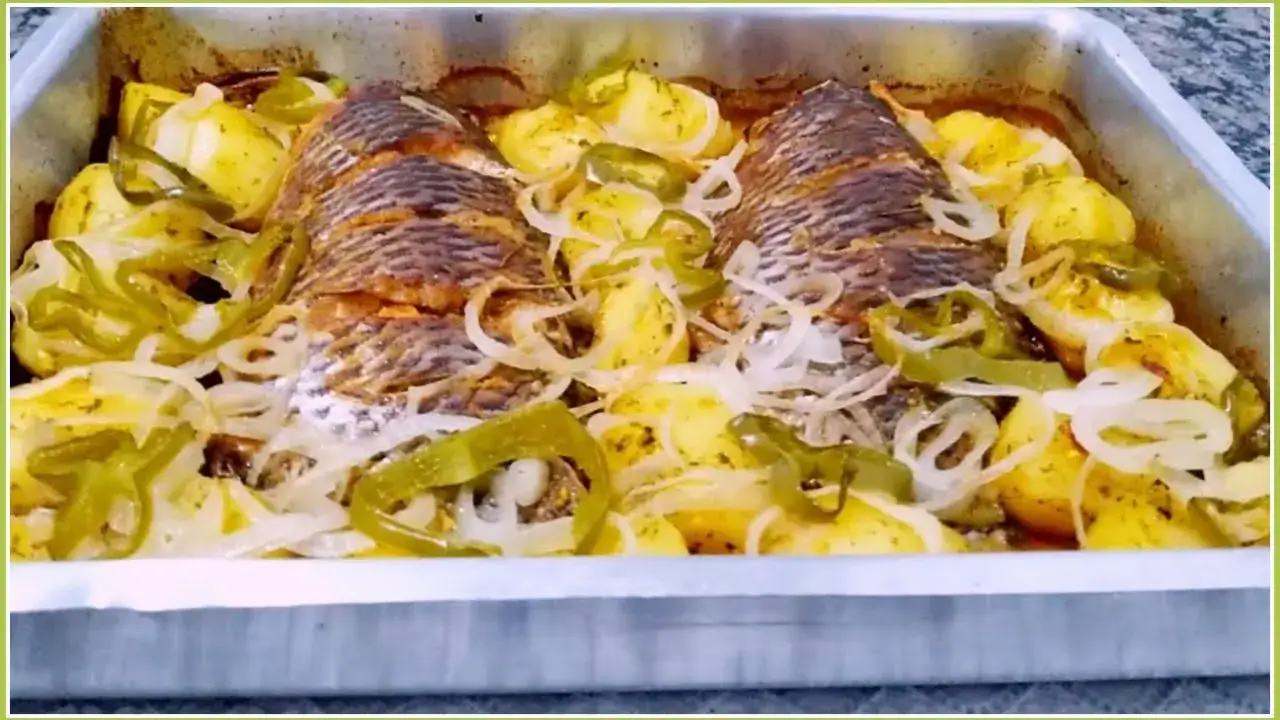 Peixe Assado com Batatas Gratinadas: Um Prato Simples e Saboroso