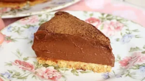 Torta de Chocolate Cremosa e Super Fácil de Fazer: Sem Forno e Sem Gelatina