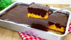 Bolo Mesclado de Cenoura com Chocolate: A Delícia que Une Sabores
