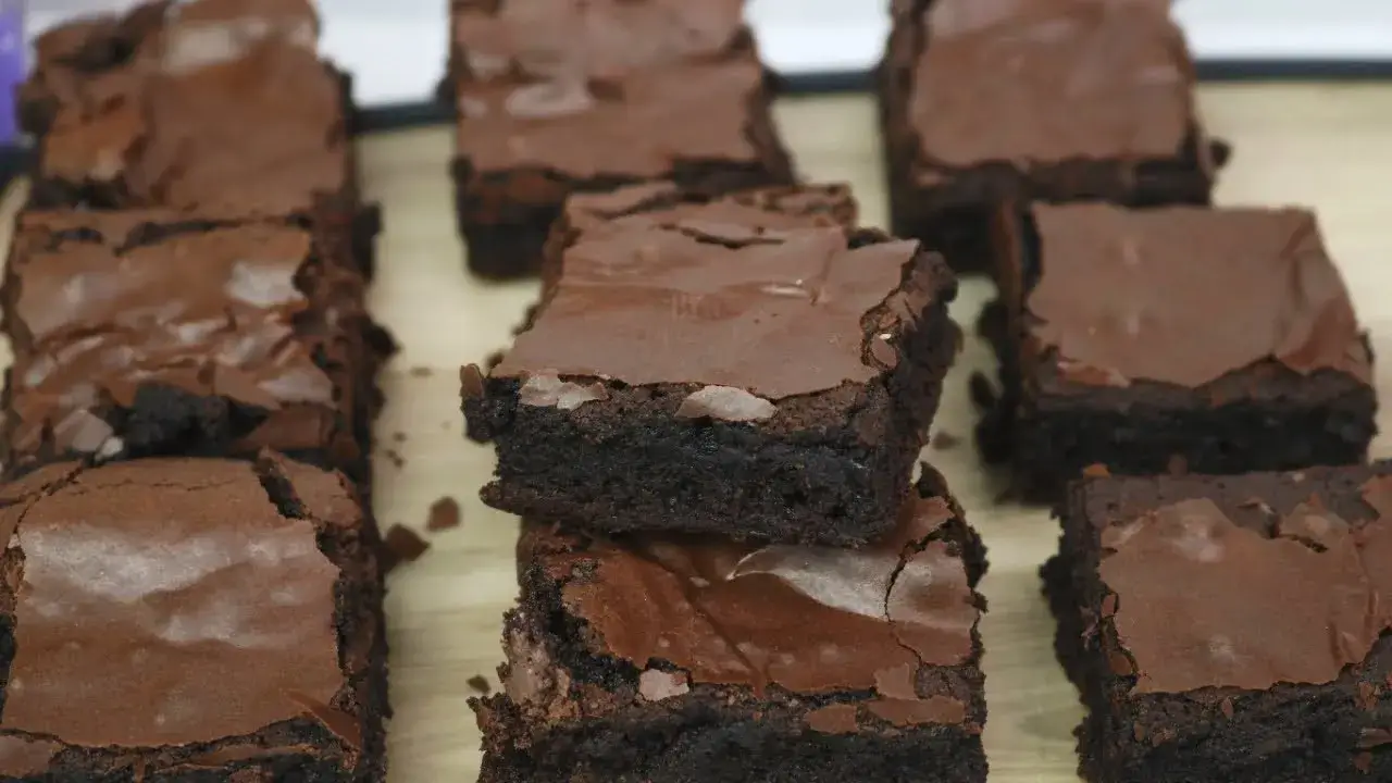 Brownie Surpreendentemente Fácil: Delícia Sem Chocolate Nobre e Sem Manteiga