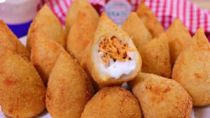 Como Fazer Coxinhas de Frango Douradas com Massa Cremosa e Crocante