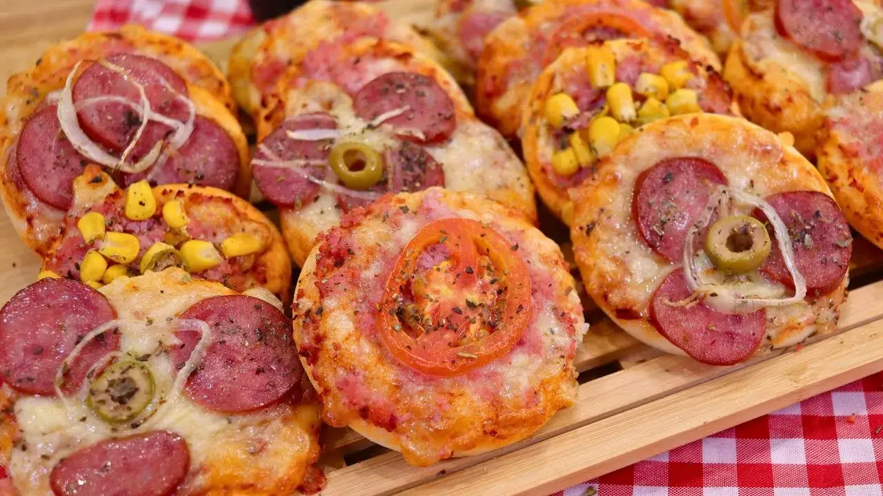 Mini Pizza Caseira com Massa Fofinha e Gostosa: Aprenda a Fazer