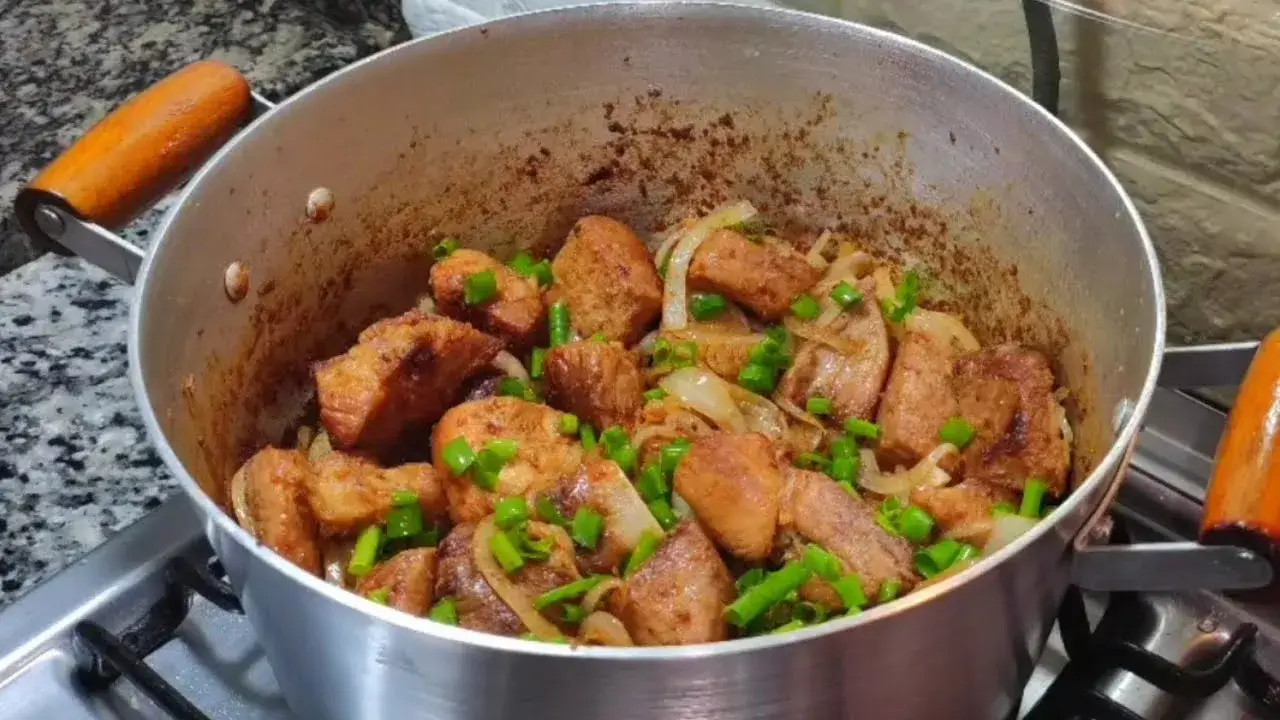 Pernil em Cubo Acebolado: Sabor Incrível e Rápido, Pronto em Menos de 30 Minutos