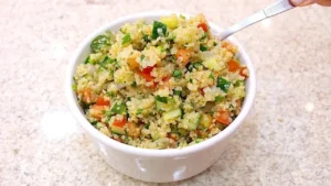 Salada de Quinoa Crocante, A Receita Mais Leve e Refrescante Para Qualquer Momento