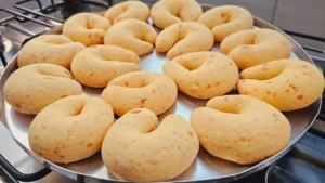 Biscoito de Queijo Mineiro: Receita Fácil e Rápida para Um Lanche Delicioso