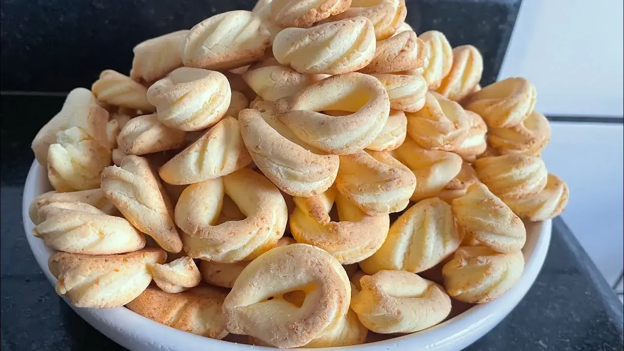 Biscoito de Queijo Quebra Quebra: Aprenda a Fazer Esse Crocante e Saboroso Petisco em Casa