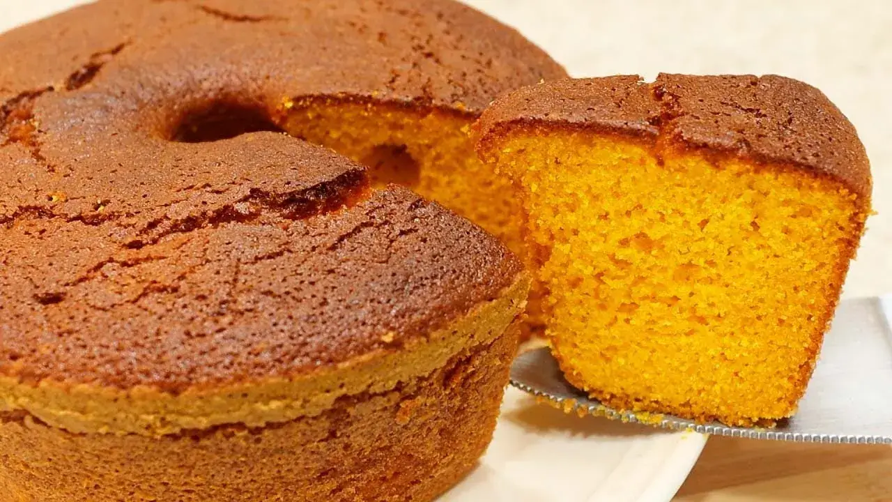 Bolo de Cenoura Sem Farinha de Trigo e Sem Leite: Uma Receita Fácil e Super Macia