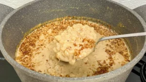 Canjica Doce Cremosa com Coco e Paçoquinha: Uma Explosão de Sabor Junino