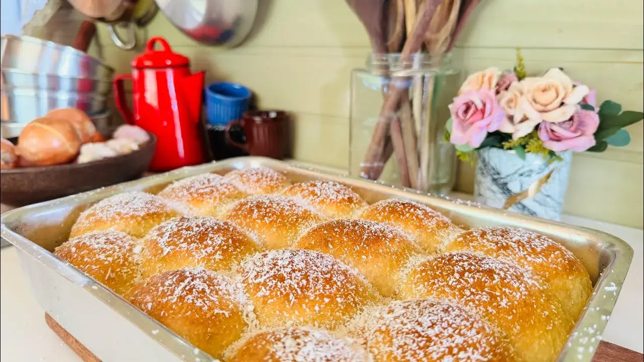 Pão de Coco Fofinho: Fácil, Econômico e Sem Ovos