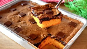 Bolo De Cenoura Com Cobertura De Brownie: Receita Fofinha e Muito Saborosa