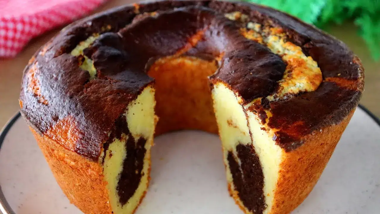 Bolo Mesclado com Chocolate e Baunilha Fica uma Delícia Veja