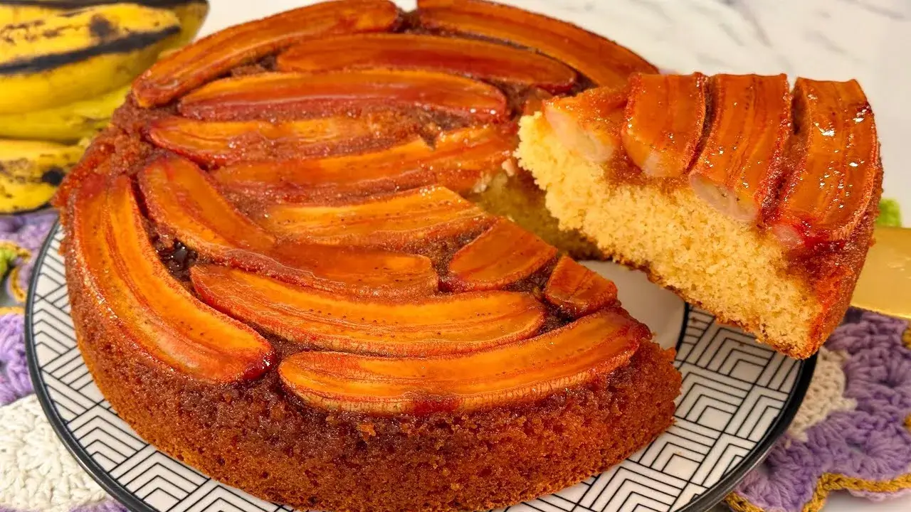 Bolo de Fubá Com Banana Caramelizada Fofinho de Liquidificador