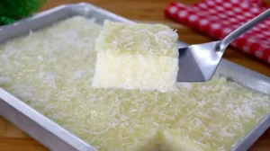 Bolo de Tapioca Granulada Gelada com Leite Condensado e Coco: Receita Fácil e Cremosa