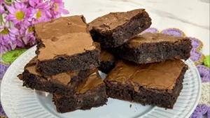 Brownie com Casquinha Crocante e Interior Molhadinho: Receita fácil de Brownie Caseiro