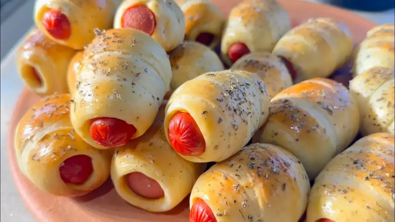 Enroladinho de Salsicha com Massa Fofinha: Receita Fácil e Deliciosa