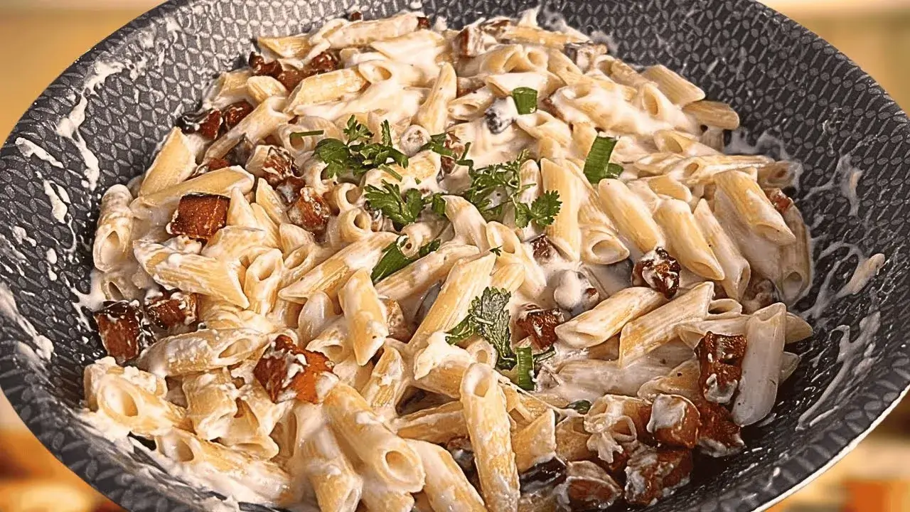 Macarrão Cremoso Com Bacon: Receita Fácil e Cheia de Sabor Veja