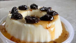 Manjar de Coco com Calda de Ameixa Fácil e Cremoso