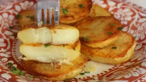Batata Assada no Forno Douradinha: Receita de Batata Crocante e Macia