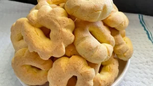 Biscoito de Queijo Quebrador Sequinho e Crocante: Receita Caseira com Nata