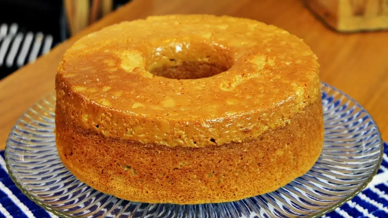 Bolo de Churros Invertido Que Já Sai Do Forno Recheado Com Doce De Leite