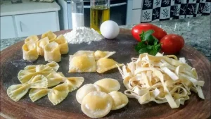 A massa fresca é perfeita para preparar pratos como lasanha, gravatinhas, capeletti e ravióli. Ela...