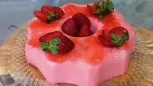 Mousse de Morango Cremoso com Frutas: Receita Simples e Refrescante