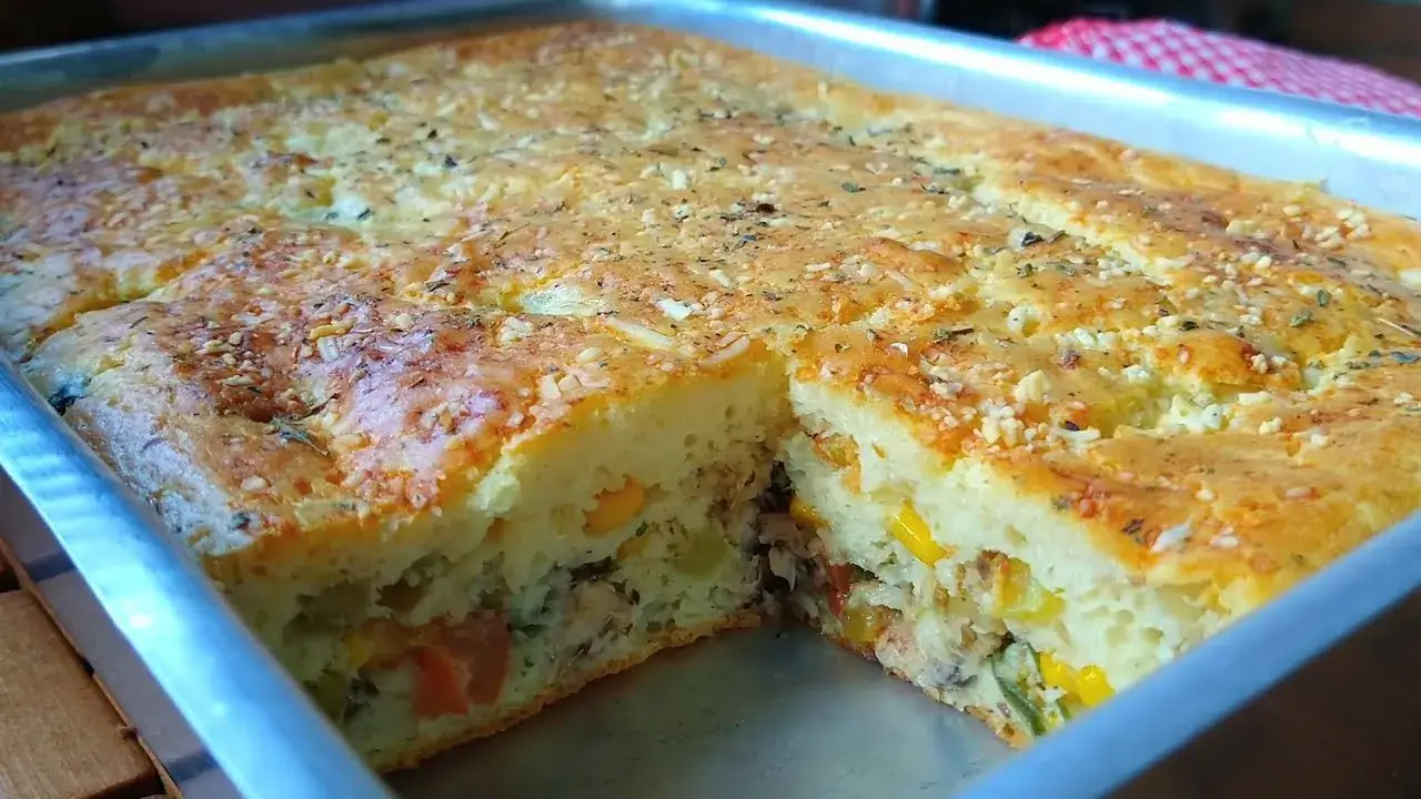 A Torta de Sardinha é uma receita prática, perfeita para servir no almoço, lanche ou...