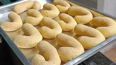 Este biscoito de farinha de milho é perfeito para qualquer hora do dia, seja no...