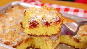 Bolo de Fubá com Goiabada e Coco