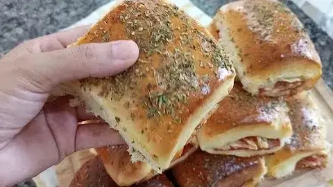 O Joelho de Calabresa é um salgado saboroso, perfeito para lanches ou refeições rápidas. Com...
