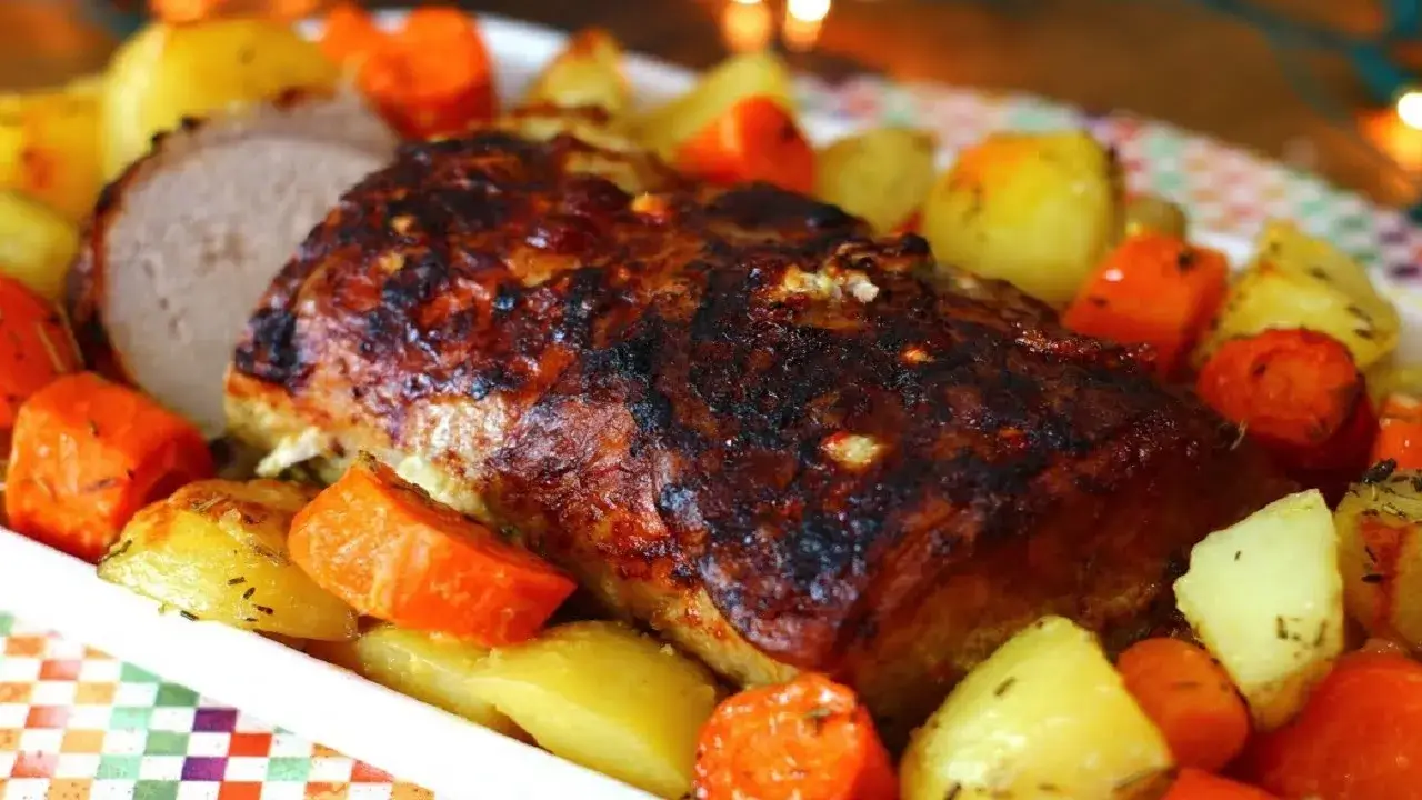 O lombo assado grelhado com batata e cenoura é uma receita prática e saborosa, ideal...