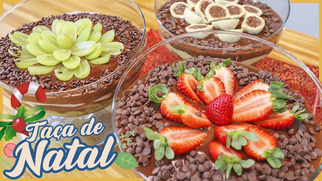 Sobremesa de Morango e Uva na Taça com Creme e Chocolate