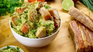 Torresmo Mineiro com Guaca Mole: Receita Crocante e Saborosa