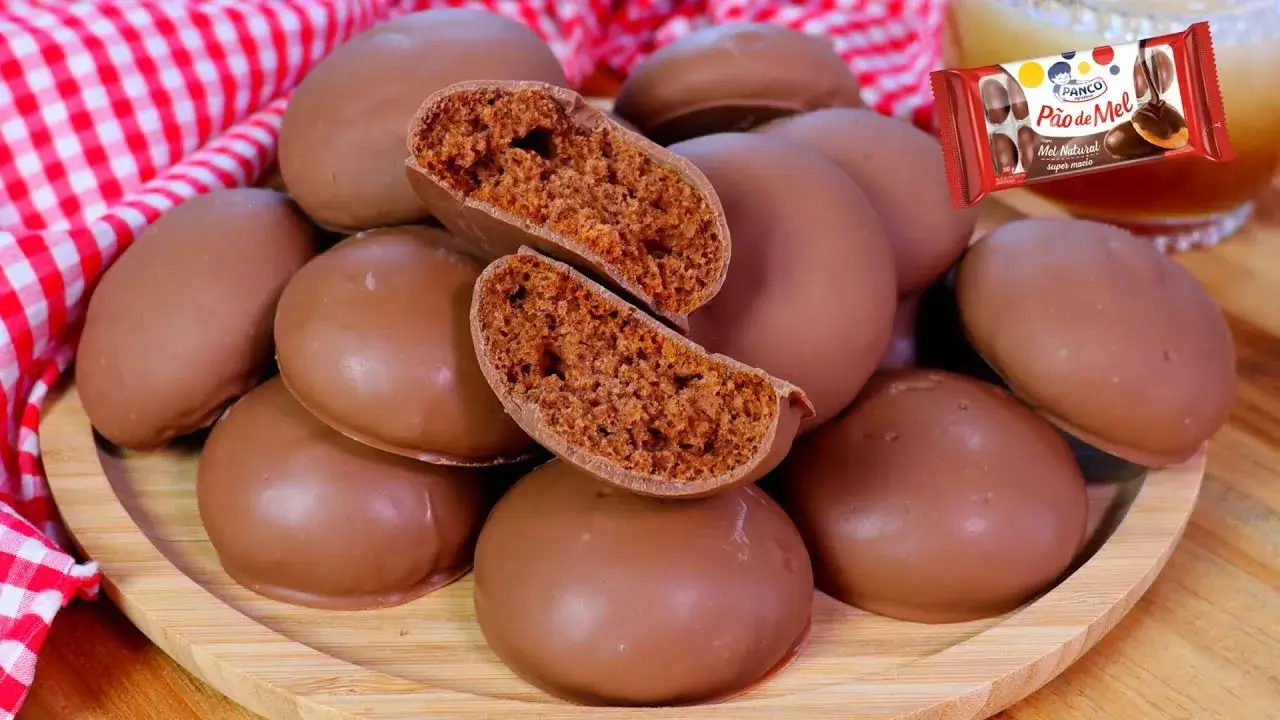 A bolacha de mel caseira é uma receita simples e deliciosa que conquista pelo sabor...