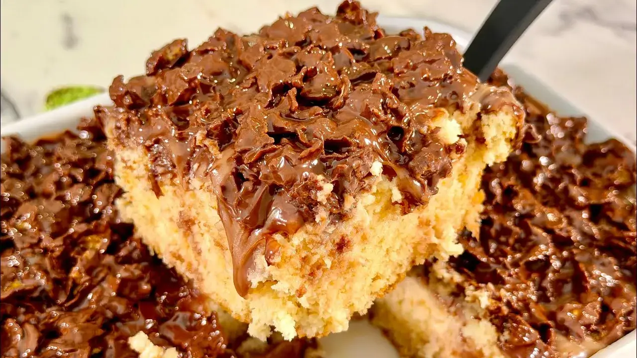 Se você gosta de um bolo molhadinho de Ninho, essa receita é para você. Ele...