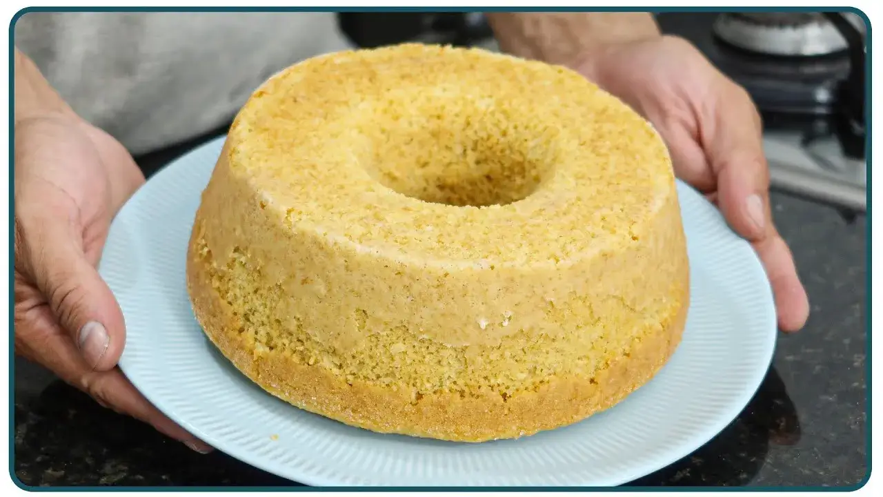 Se você procura uma receita prática e saborosa, esse bolo de coco com massa pronta...
