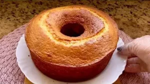 Bolo de tangerina fofinho que cresce muito e é fácil de fazer