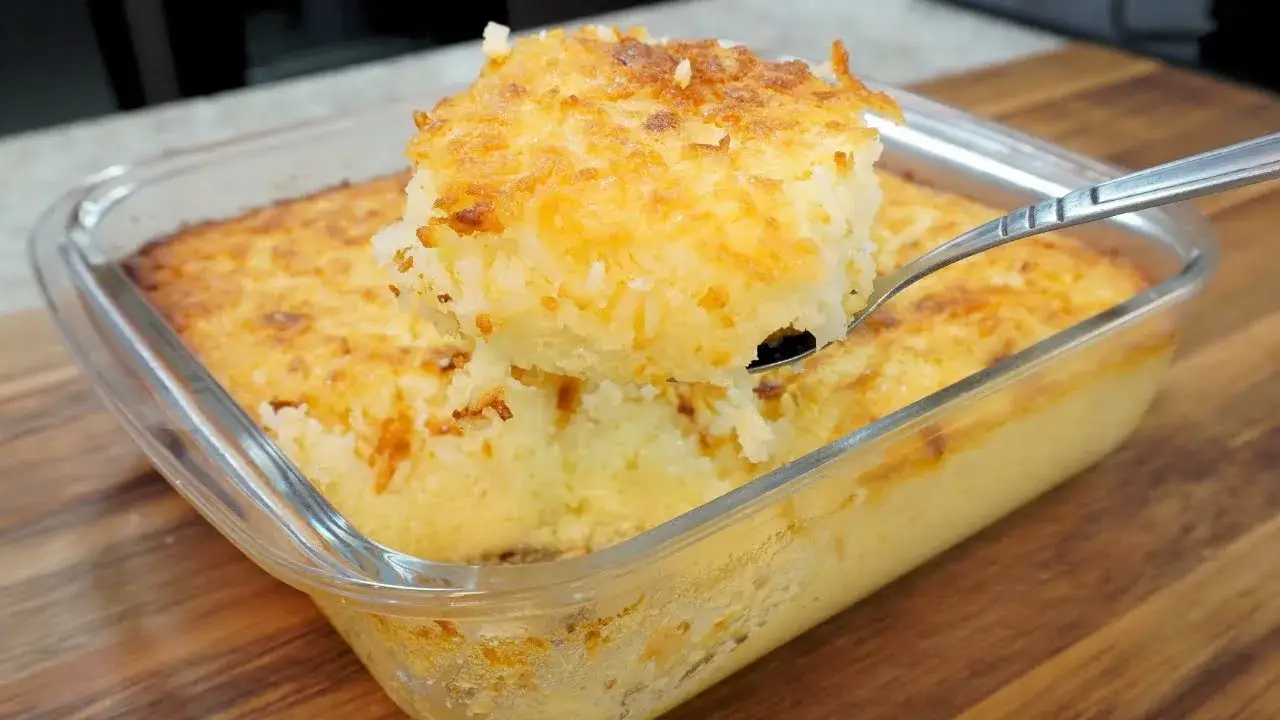 A cocada de forno é uma sobremesa prática, cremosa e com textura macia que combina...
