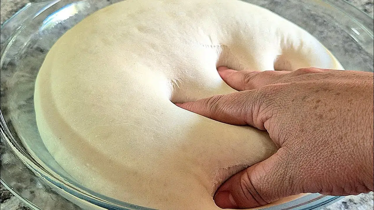 A massa para salgados assados é perfeita para preparar qualquer tipo de salgado, como esfirras,...